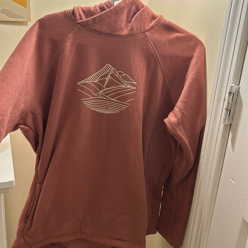 Perfect for skiing keeps you warm. It’s the perfect sportswear.